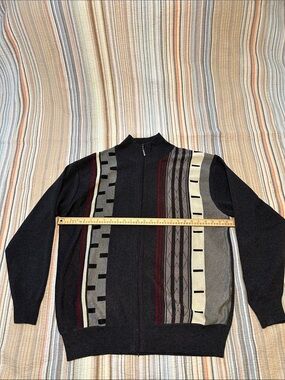 Akademiks Y2K Men's Black Zip-Up Sweater with Patterned Gray & Burgundy Panels
